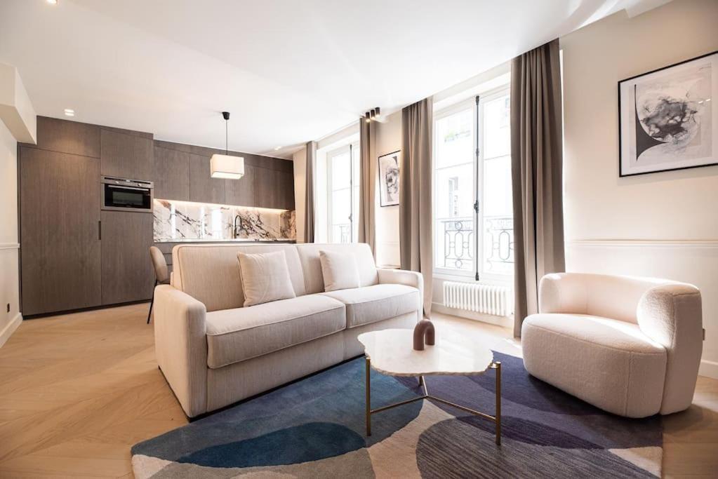 Relax In A Charming Flat In Le Marais Parigi